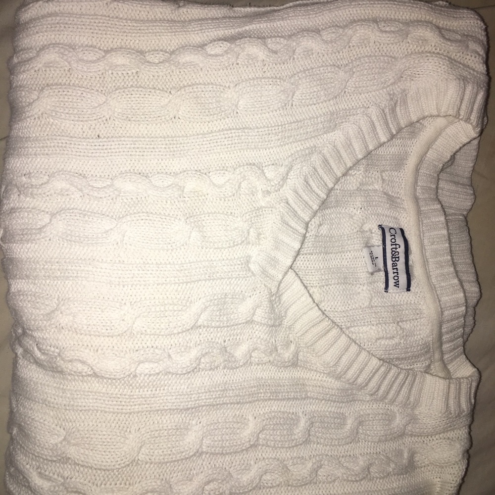 WHITE SWEATER